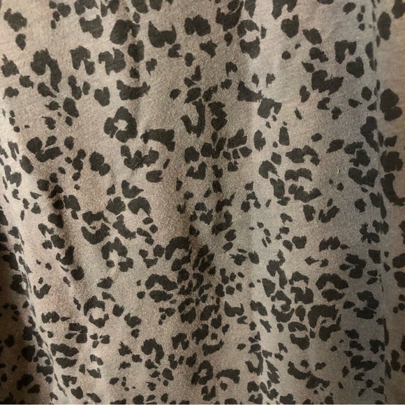 J‎ Jill Animal Cheetah Print Simply Supima V Neck Tunic Top Grey Medium - Picture 6 of 6